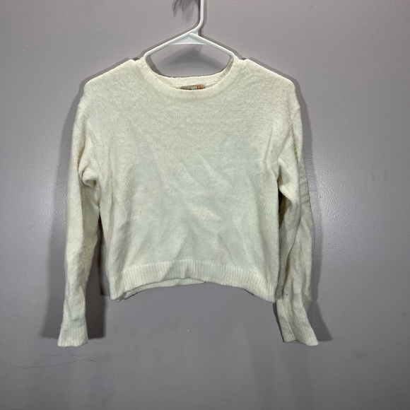 Gianni Bini Women’s White Fuzzy Crewneck Sweater - Picture 2 of 10